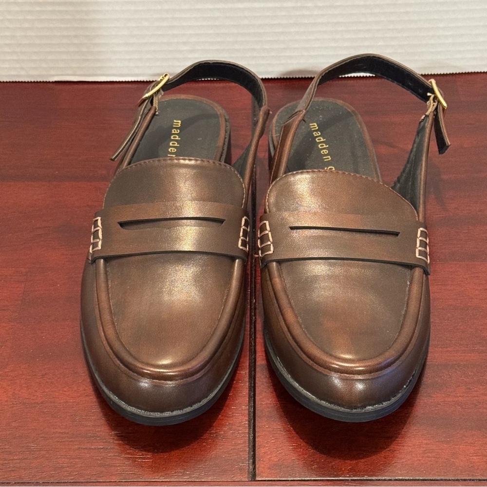 Madden Girl Flats Size 9